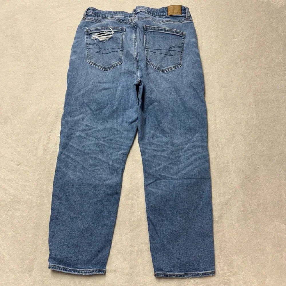 American Eagle Strigid Mom Jeans Womens 14 Short Blue Distressed High Rise Denim